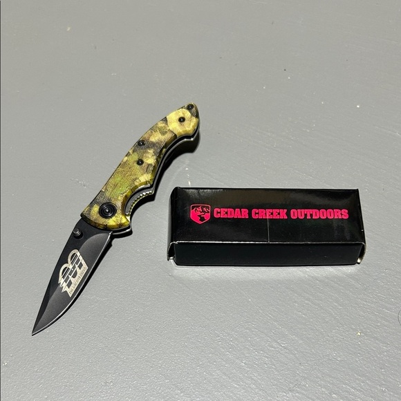Cedar Creek Outdoors Other - Cedar Creek Outdoors Camouflage Folding Knife
